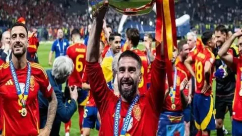 中国滑雪登山队亚冬会接力金牌到手，再获一金！