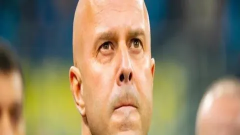 韩籍电竞选手宋义进获“中国绿卡”，助力中国战队英雄联盟全球总决赛夺冠超十年